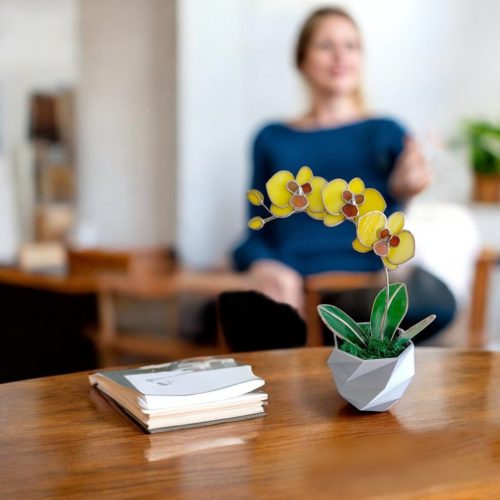 Látványos üveg lakásdísz - Sárga Orchidea kaspóban 
